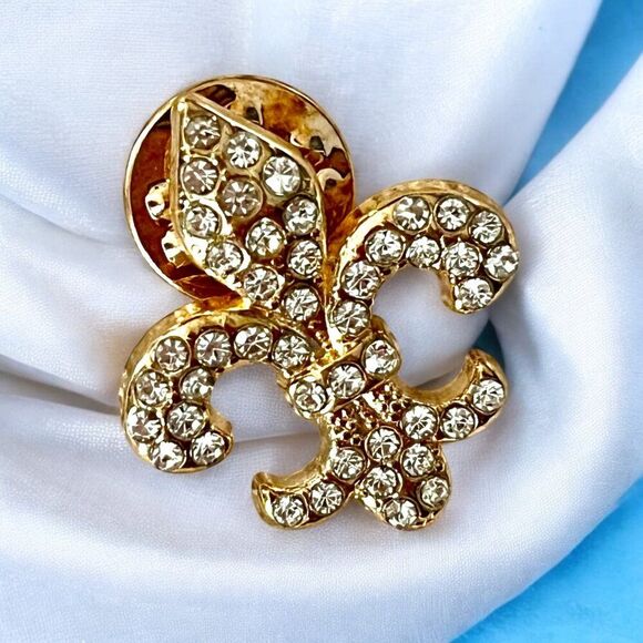 Stylish Gold Fleur de Lis Rhinestone Lapel Brooch - Versatile Pin for Any Attire - Picture 1 of 3